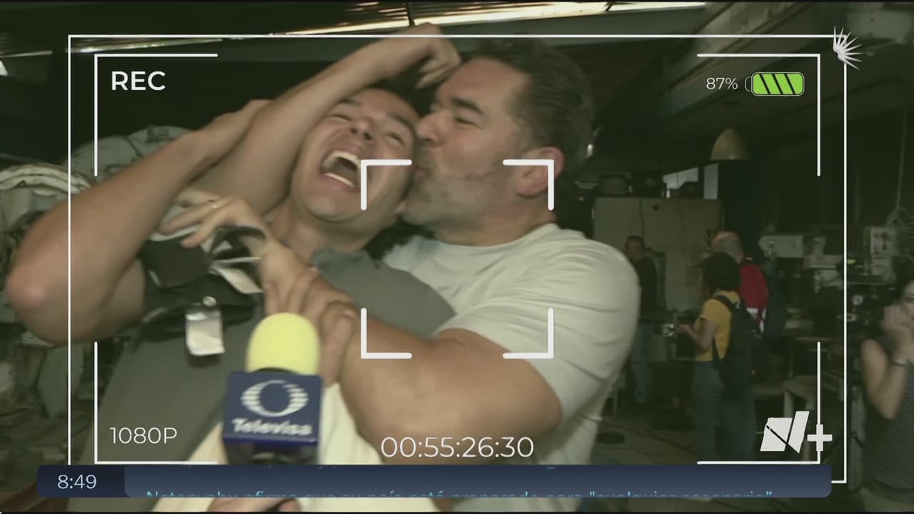 Eduardo Santamarina interrumpe entrevista de su famoso hijo; impacta por cómo se ven juntos