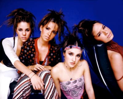 Con la separación de KIDS, Dulce María siguió explotando su faceta como cantante. Incluso, hasta fue una de las integrantes del grupo Jeans; pero el proyecto se empalmó con su participación en ‘Clase 406’ y un año después tuvo que abandonar la agrupación.