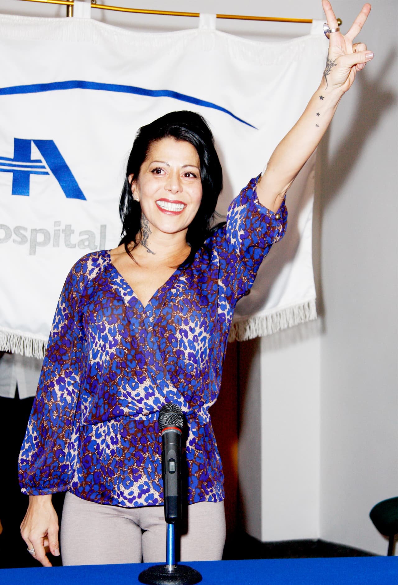 En junio de 2012, la cantante regresó al hospital para continuar con su tratamiento al realizarse un lavado quirúrgico, aunque un mes después tuvo que regresar para ser intervenida de nuevo.