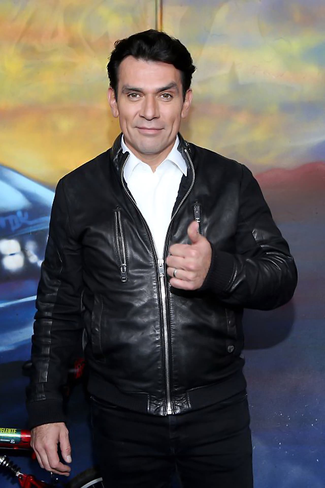 Jorge Salinas es uno de los galanes de telenovelas más atractivos y talentosos de la televisión mexicana; sin embargo, en los últimos días ha llamado la atención su faceta de papá y en específico el parecido que tienen con él sus hijos, a los cuales procreó con cuatro mujeres diferentes. Conoce a las madres de los descendientes del actor.
