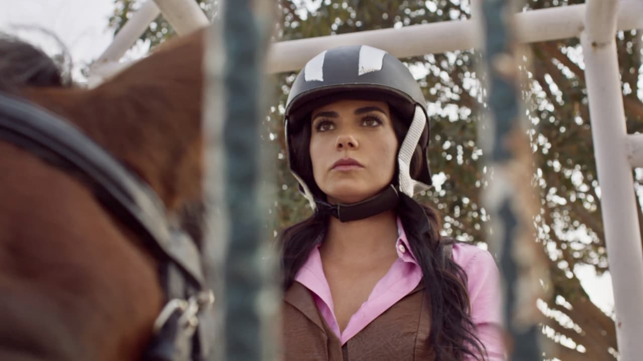 'Fernanda' decide tomar el lugar de 'Gabriel' en la carrera de caballos.