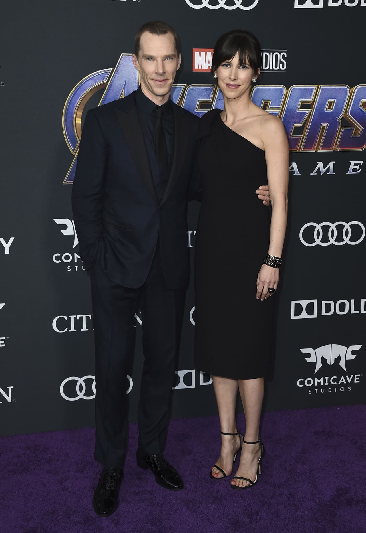 Benedict Cumberbatch y su esposa Sophie Hunter optaron por un look negro.