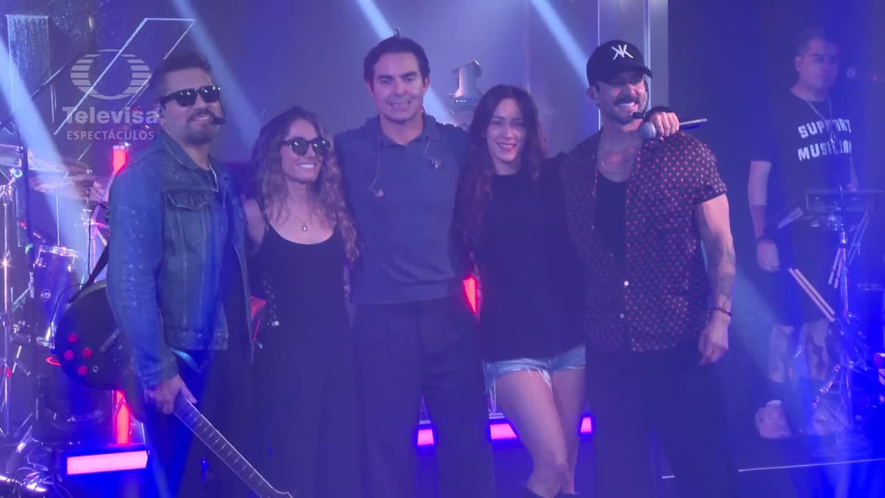 Ernesto D'Alessio canta al lado de Koktel la banda de José Ron