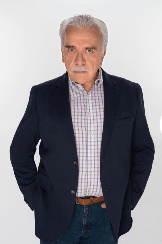 'Sergio', personificado por José Elías Moreno, quien en actuación estelar da vida a un hombre elegante, educado, generoso, honrado, trabajador. Evade los problemas y le falta carácter para enfrentar a 'Federico' en la actualidad. No le gusta correr riesgos, ni meterse en problemas.
