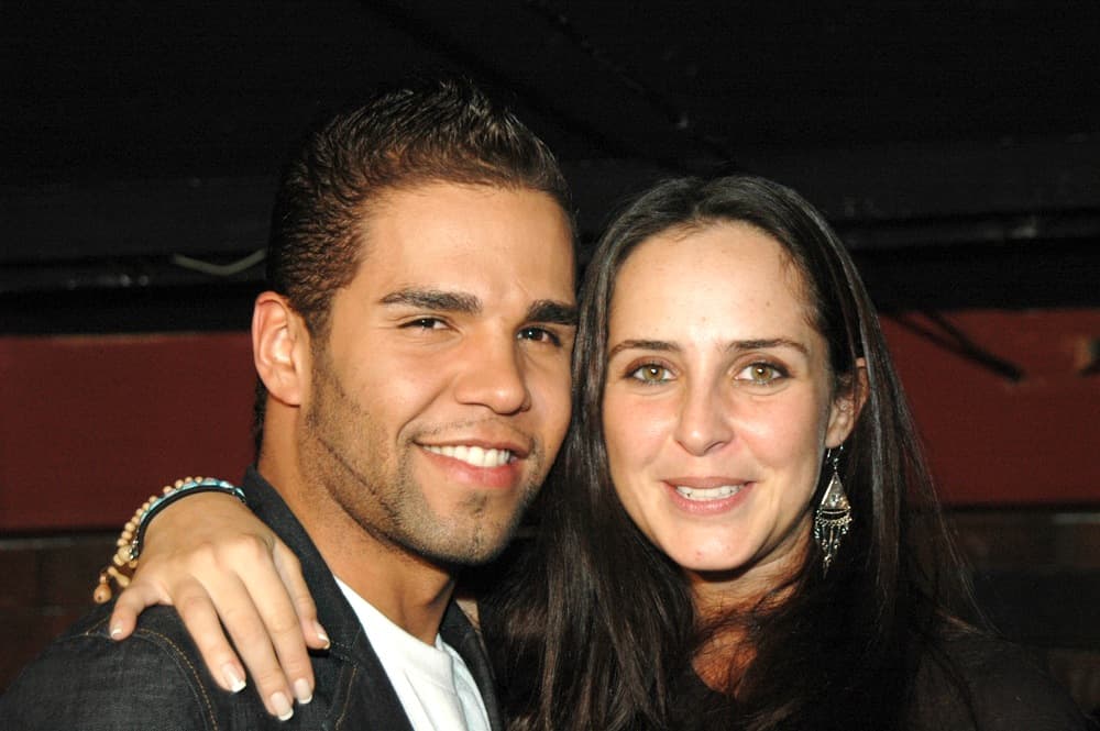 El cantante de la agrupación 'Grupo Cañaveral' y la actriz de 'Los pecados de Barbara' Irán Castillo fueron novios en 2006. Sin embargo, luego de unos meses ambos decidieron finalizar la relación. "En verdad suspendimos el noviazgo, pero de ninguna manera nos hemos alejado, seguimos hablándonos y frecuentándonos, solo que ella tiene que solucionar sus problemas personales y yo mantengo la esperanza de que regresemos’’, explicó Pavón a sitio 'Diario 21' en el mismo año.