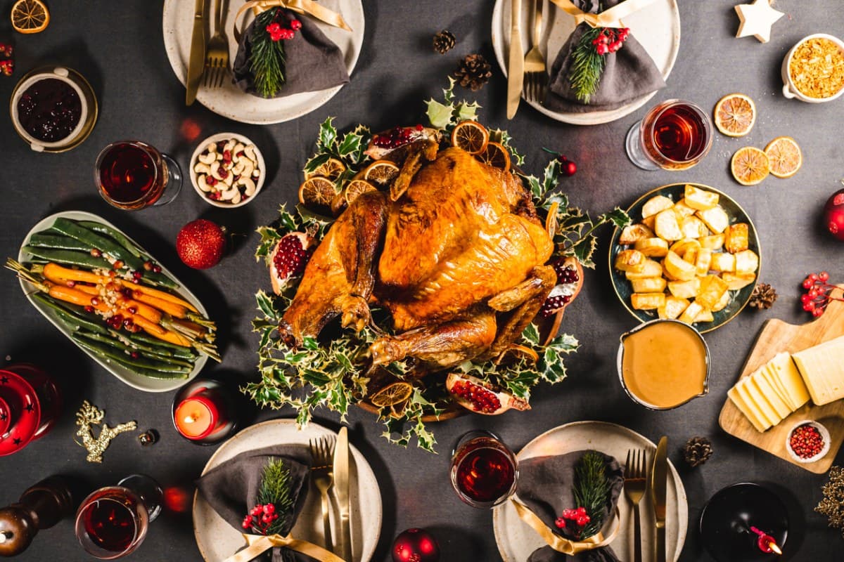 Pavo, bebidas calientes y hasta champagne son básicos en las fiestas decembrinas