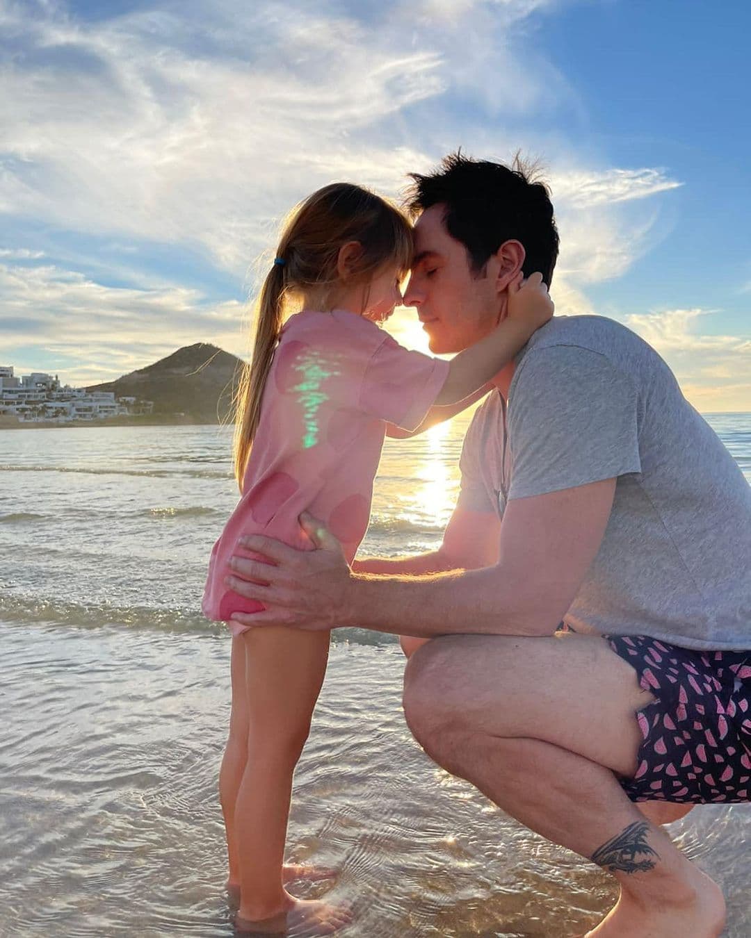 Mauricio Ochmann presume lo grande que está su hija Kailani