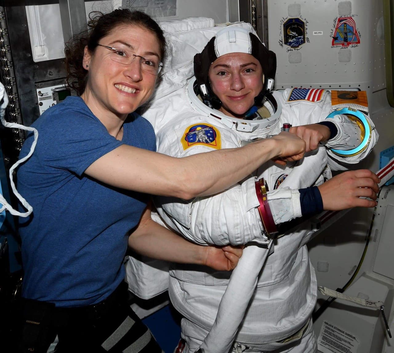 Mira en tiempo real la histórica primera caminata espacial solo por mujeres