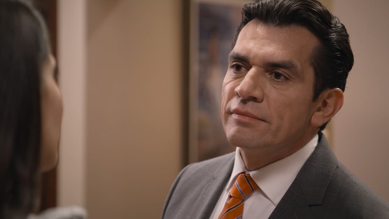 'Elena' le plantea a 'Ernesto' la idea de divorciarse, lo que genera una la furia del hombre y le dice que no la va a dejar.