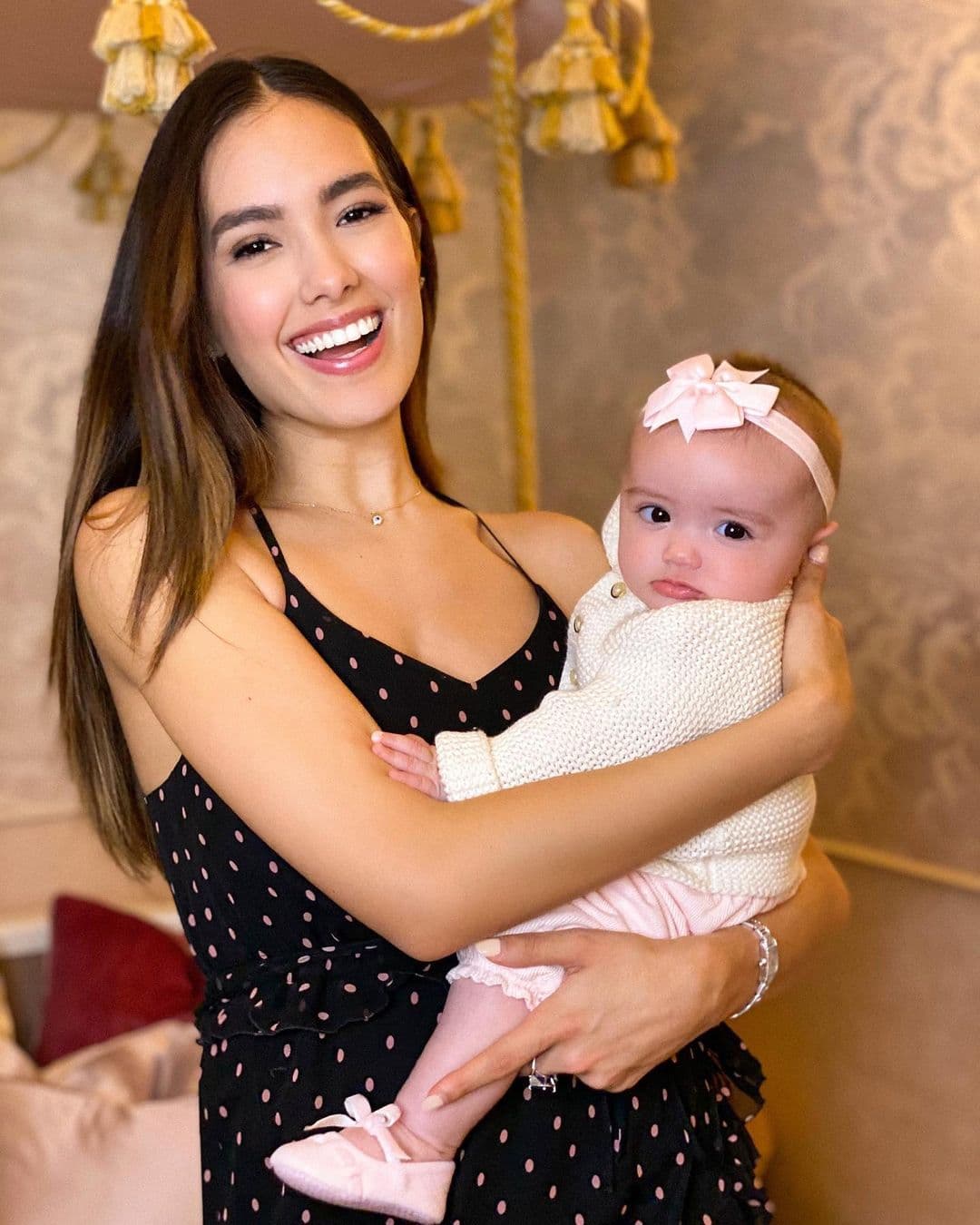 Sharon Fonseca le dio la bienvenida a su primera hija el 27 de octubre de 2020. Sin embargo, fue hasta el 23 de diciembre que la modelo y su prometido, Gianluca Vacchi, mostraron el rostro de Blu, revelando en su publicación que la pequeña había nacido con el paladar hendido.