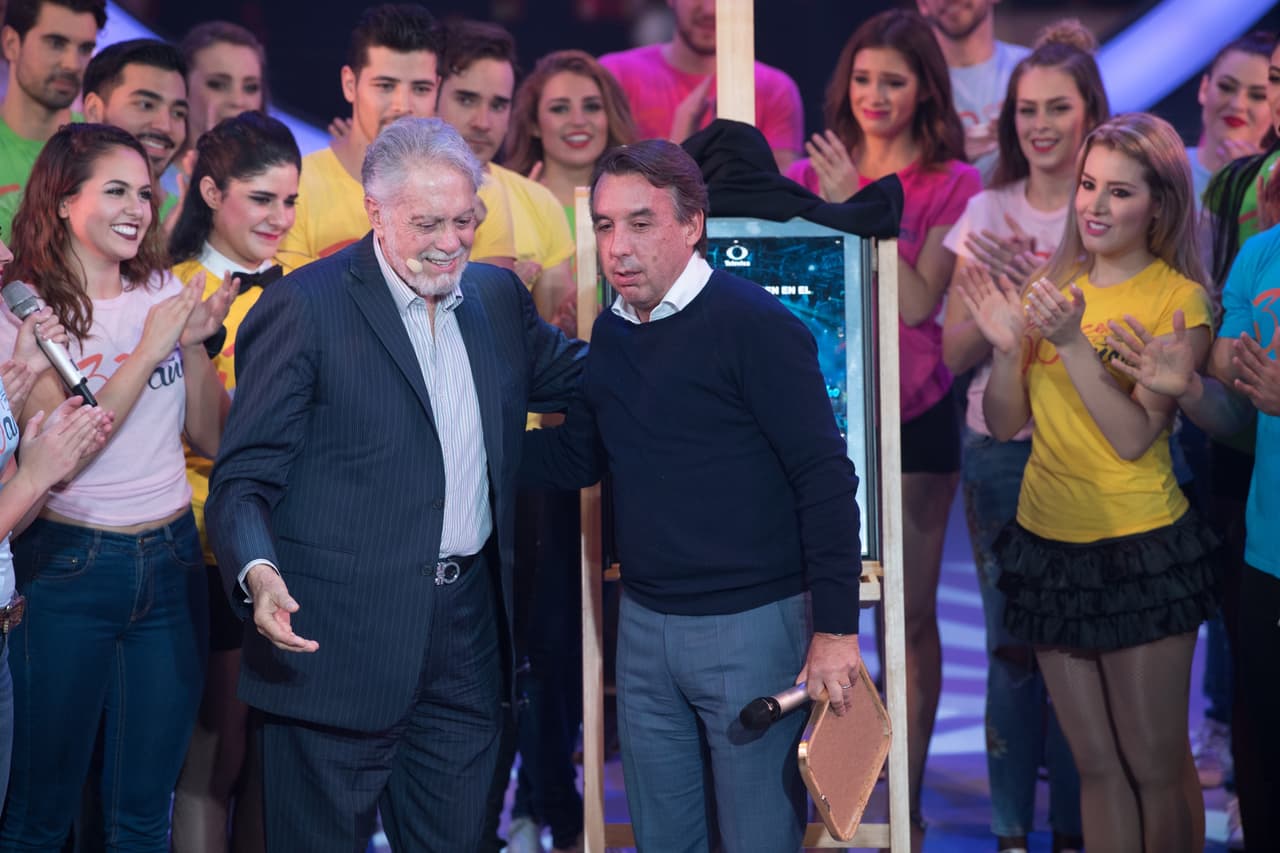 Emilio Azcárraga devela placa 30 Años CEA
