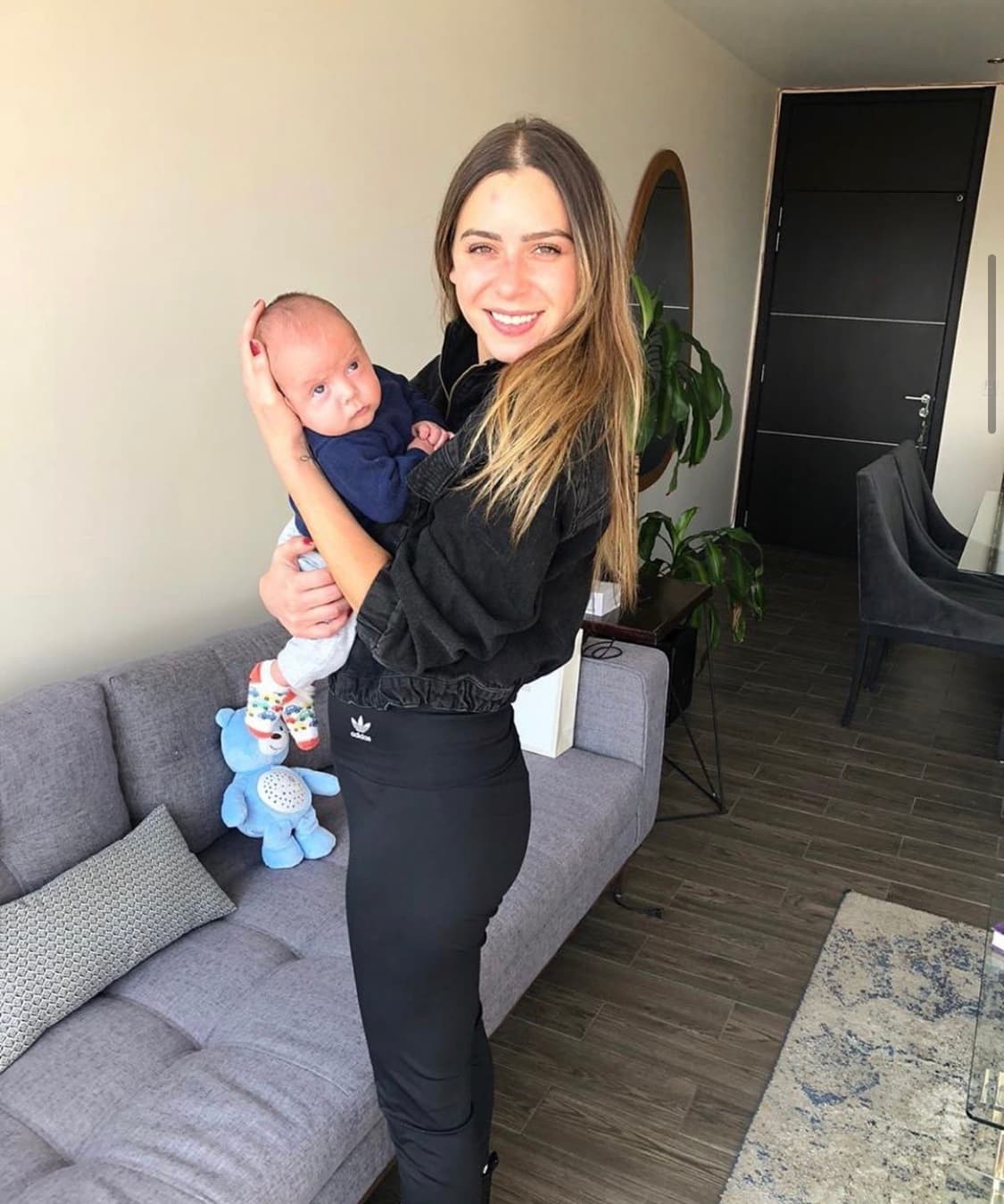 En cuanto a su vida personal, Ramos suele compartir fotografías en compañía de su familia y sobrino, tal y como lo muestra en su cuenta de Instagram.