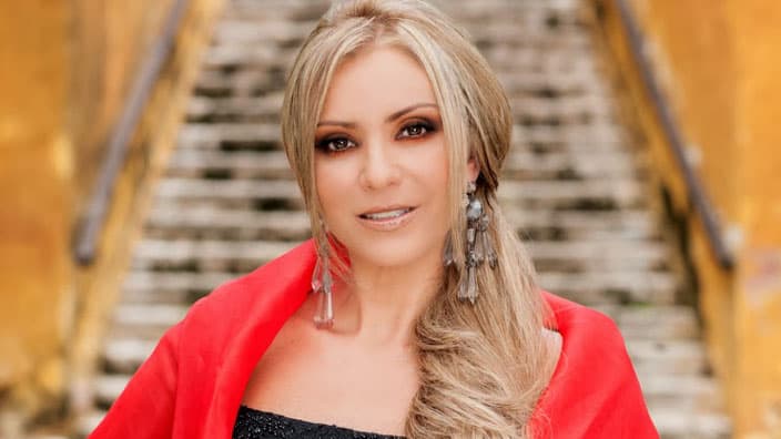 Otra madre malvada que no olvideramos de las novelas es 'Graciela Giacinti de Mendoza', de 'Lo que la vida me robó'. Es una madre controladora que maneja a su antojo la vida de su hija Montserrat. Al grado de ofrecerla a un hombre, con tal de salir de las deudas financieras que aquejan a la familia.