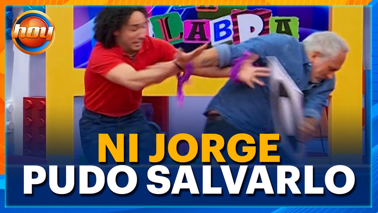 Arath de la Torre le copia a Nicola Porcella y pierde el equilibrio en el juego 'Arma la palabra'