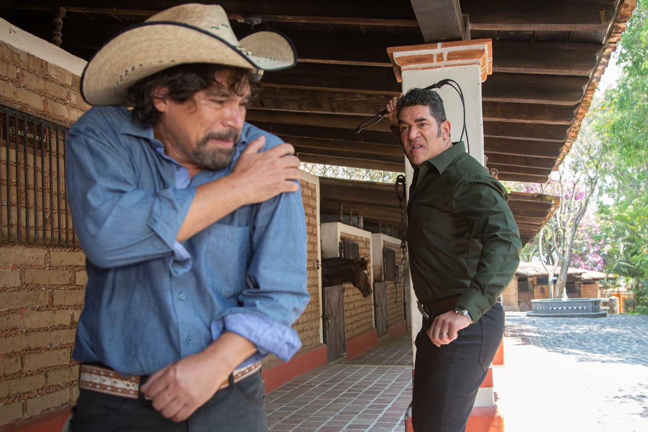"Mereces un castigo", le dice 'Octavio', mientras 'Carmelo' le sugiere ahora sí eliminar a 'Fernanda' por completo.