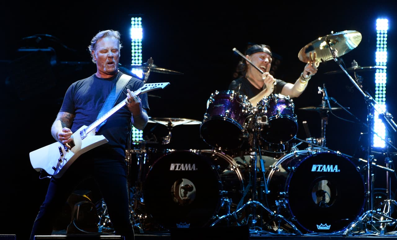 Metallica cancela gira por el problema de alcoholismo de su vocalista