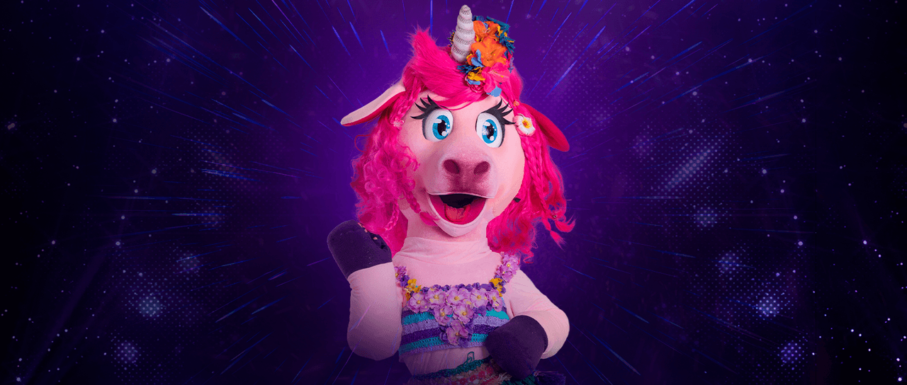Unicornio es un hippie bohemio chic. Le encanta surfear, el ambiente relajado y la vida cool. Su universo es la playa y el surf.