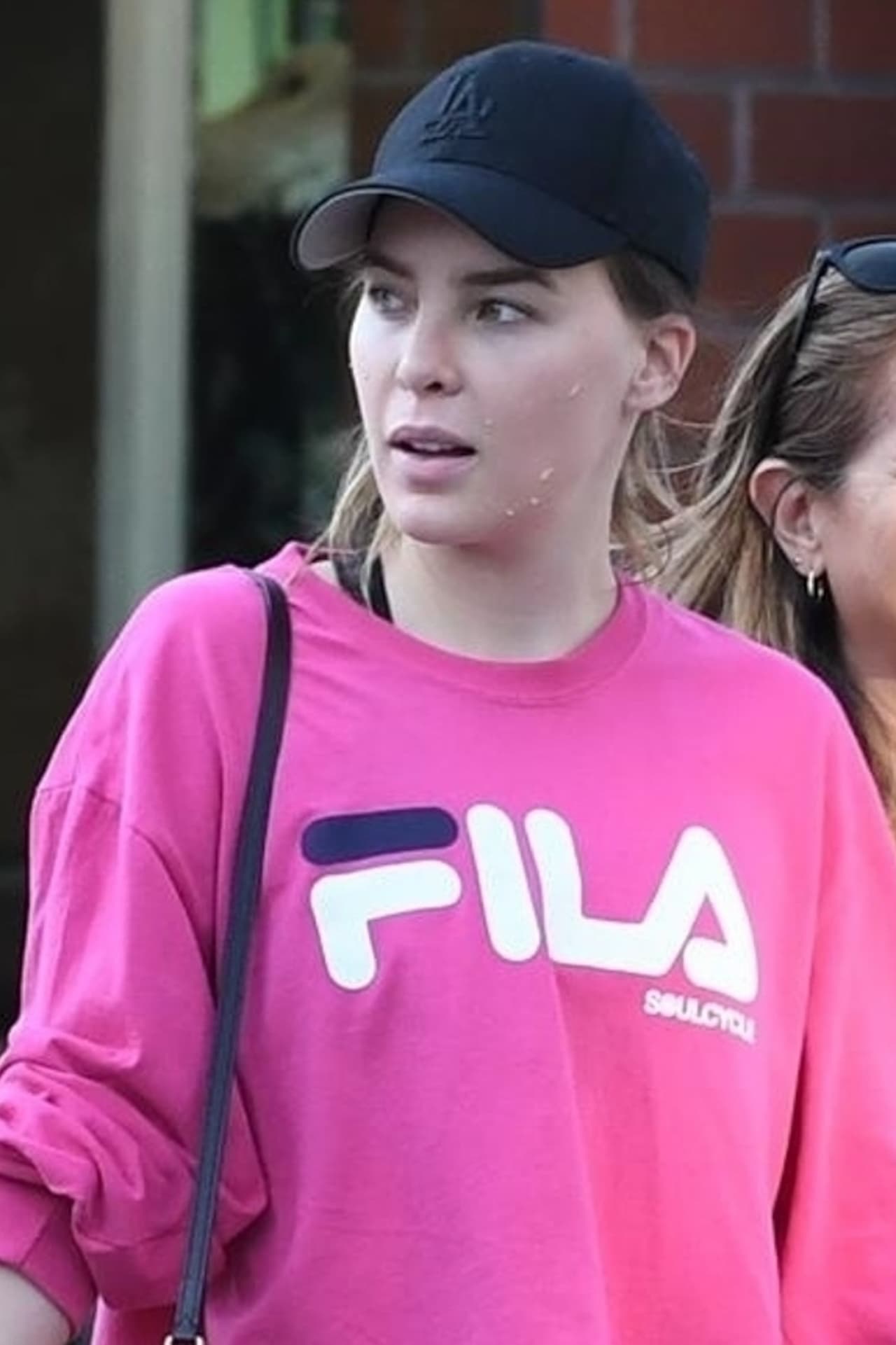 Belinda fue captada en las calles de Beverly Hills con un detalle que desconcertó a algunos.