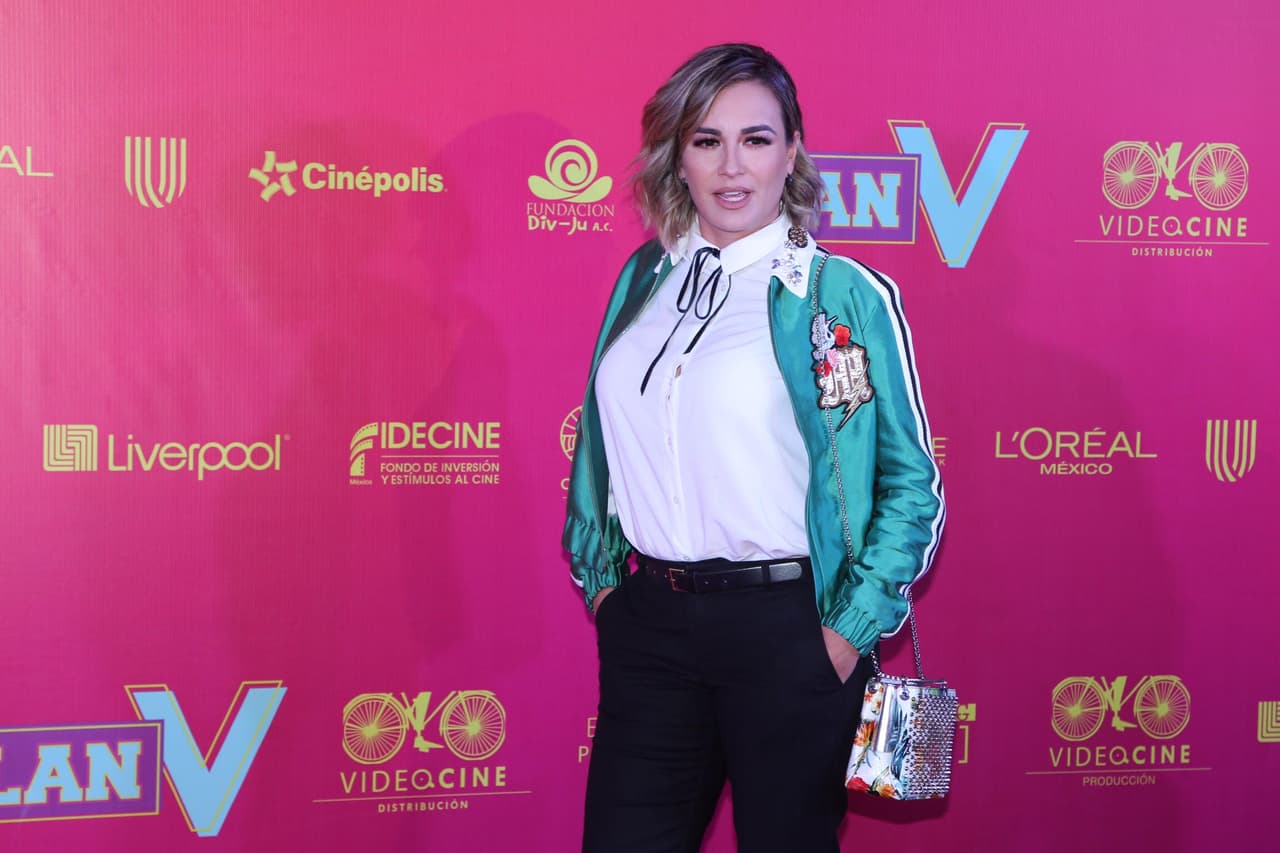 A la alfombra rosa se dieron cita, famosos como la cantante María José.