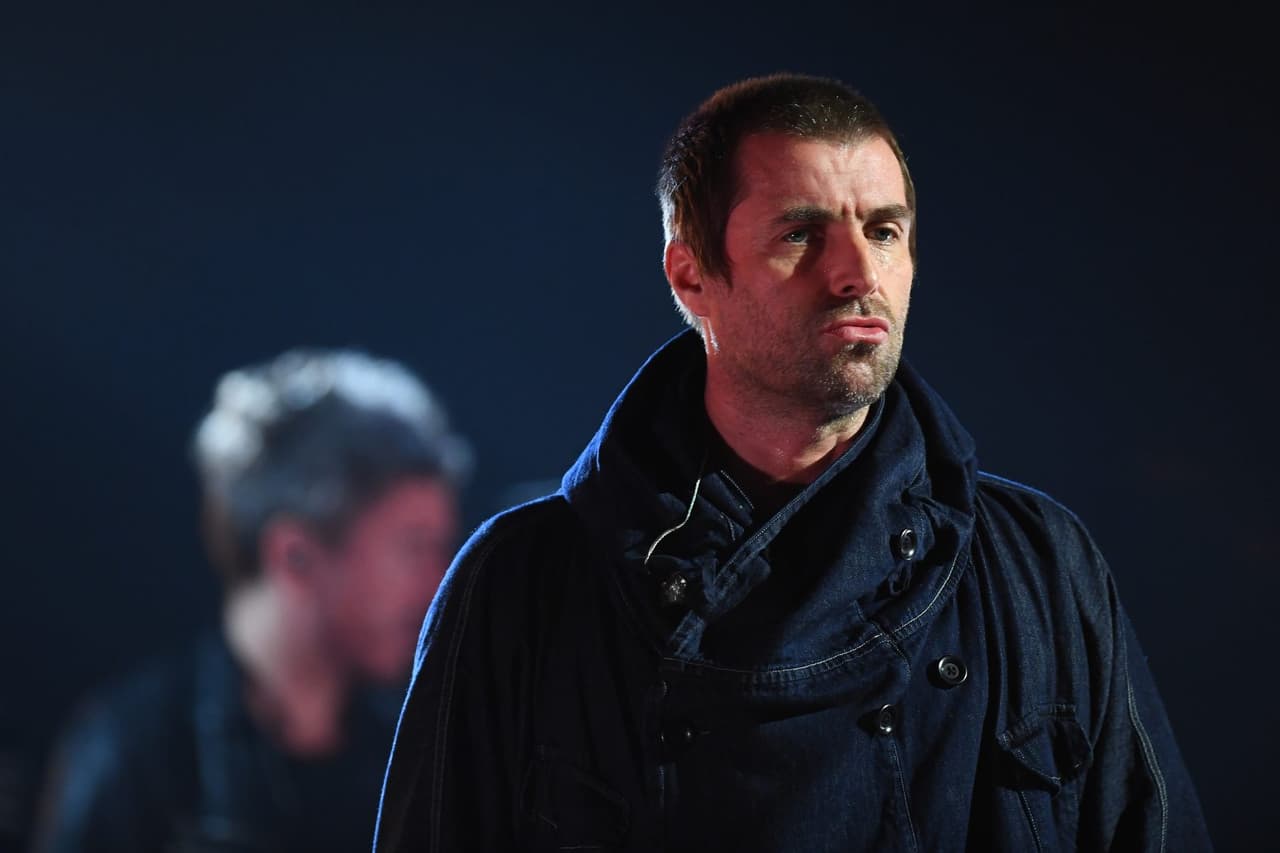 Liam Gallagher arremete contra la ‘kiss cam’ y se burla de Coldplay en pleno concierto de Oasis