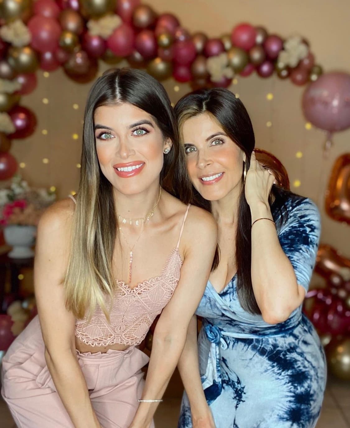 Por su parte, Adriana le dedicó emotivas palabras a su única hija en su respectivo perfil social: "Qué bello la pasamos ayer con nuestra familia en la celebración del cumpleaños 25 de mi princesa @gabriellacatano. (...) Happy Birthday, Gaby".