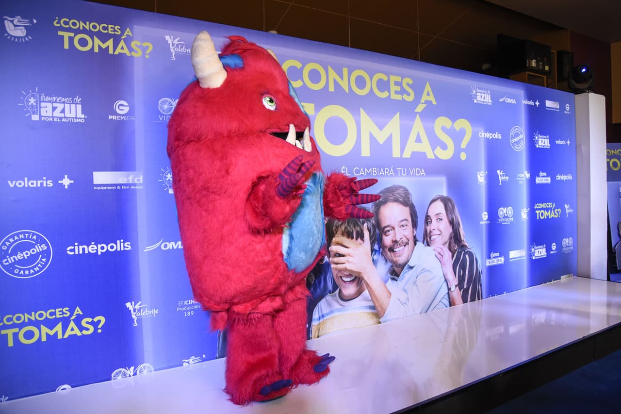 Aunque la prensa pedía que se acercara para descubrir quién era o buscar una declaración, Monstruo no accedió y lo conoceremos más hasta que ¿Quién es la Máscara? llegue a Las Estrellas.