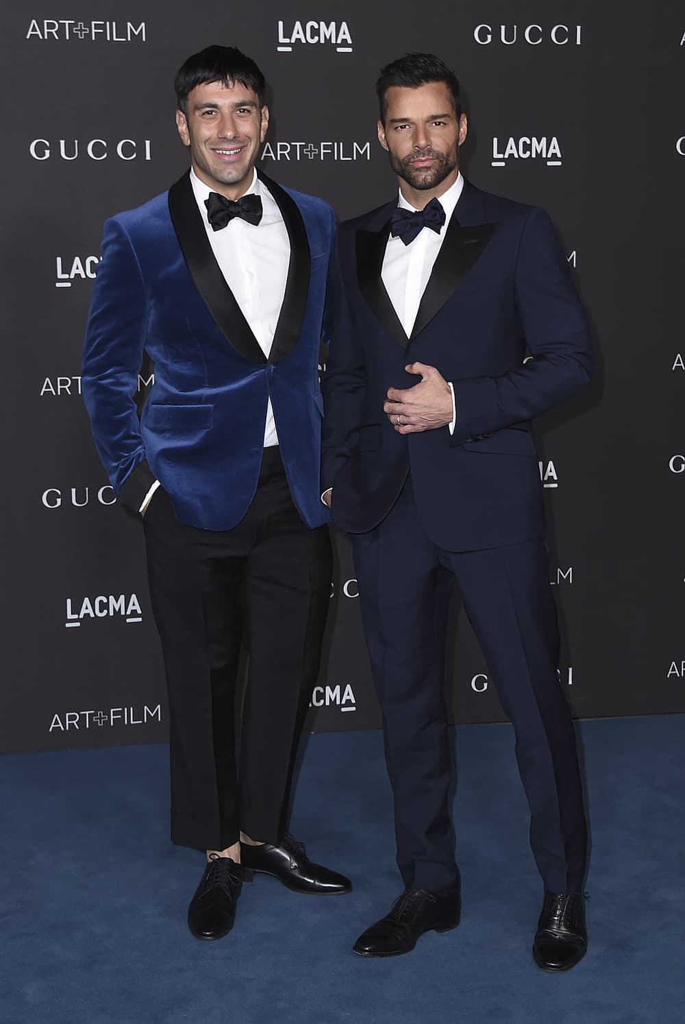 En noviembre de 2016, Ricky Martin se comprometió con Jwan Yosef y los detalles de la propuesta los confesó en el programa de Ellen DeGeneres. “Yo le propuse matrimonio. Estaba muy nervioso, pero me arrodillé y saqué la cajita de metal, que estaba dentro de una bolsita de terciopelo. En vez de decir ‘¿quieres casarte conmigo?’ dije ‘¡Tengo algo para ti!”, recordó.