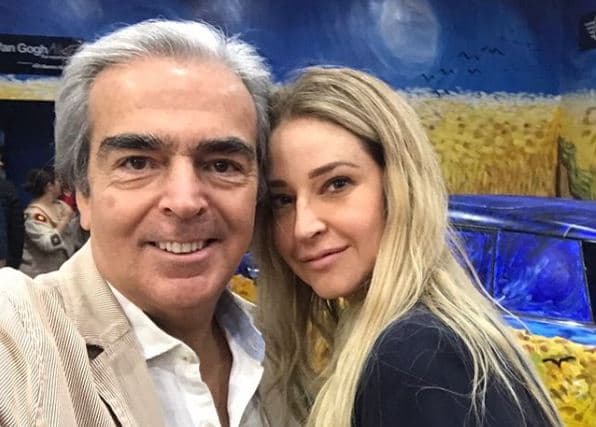Viudo de Edith González protagoniza romántica foto con su nueva novia: “Beso en tiempo de Covid”