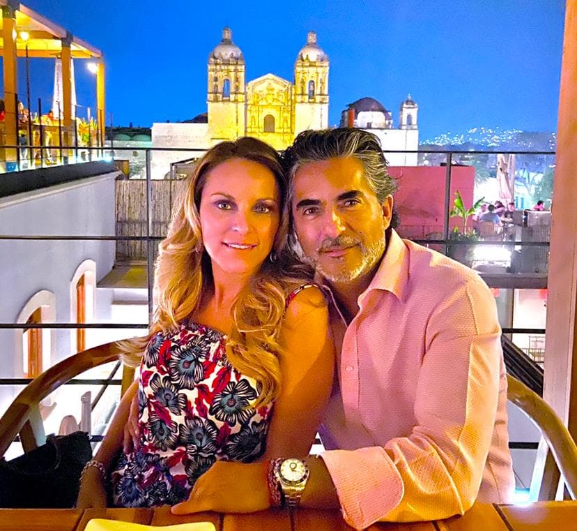 Resaltó que es Raúl Araiza es quien le ha ayudado a calmar sus miedos y que está disfrutando al máximo el camino que está recorriendo junto al también actor.“Yo ya lo adoraba como amigo y ahorita es un amor el que le tengo porque me ha ido quitando a mí mis miedos, es increíble de decir la psicóloga, la experta pero ver que él está con tantas ganas de amar, con tantas ganas de tener una relación padre, de vivir y está guapísimo, en su mejor momento, me encanta la relación que estoy viviendo”.