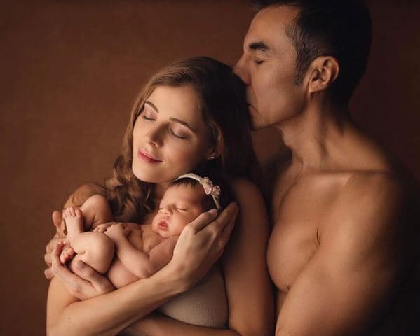 Adrián Uribe publica nueva fotografía de su hija y fans aseguran que es idéntica a él