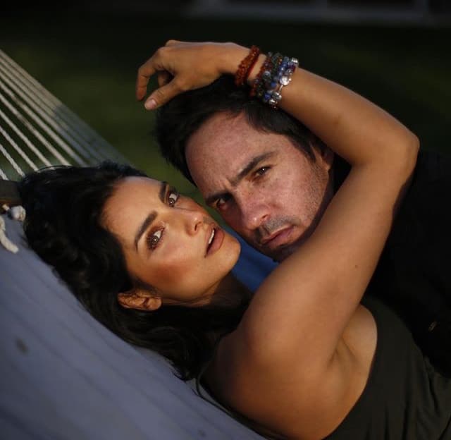 Antes de contraer matrimonio con la primogénita de la dinastía Derbez, el actor Mauricio Ochmann estuvo casado con la arquitecta María José del Valle, con quien tuvo a Lorenza, su primera hija.