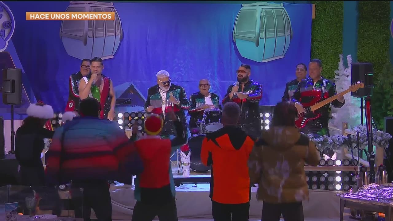 Mi Banda el Mexicano anima la fiesta nevada de los habitantes y los consienten con todos sus éxitos