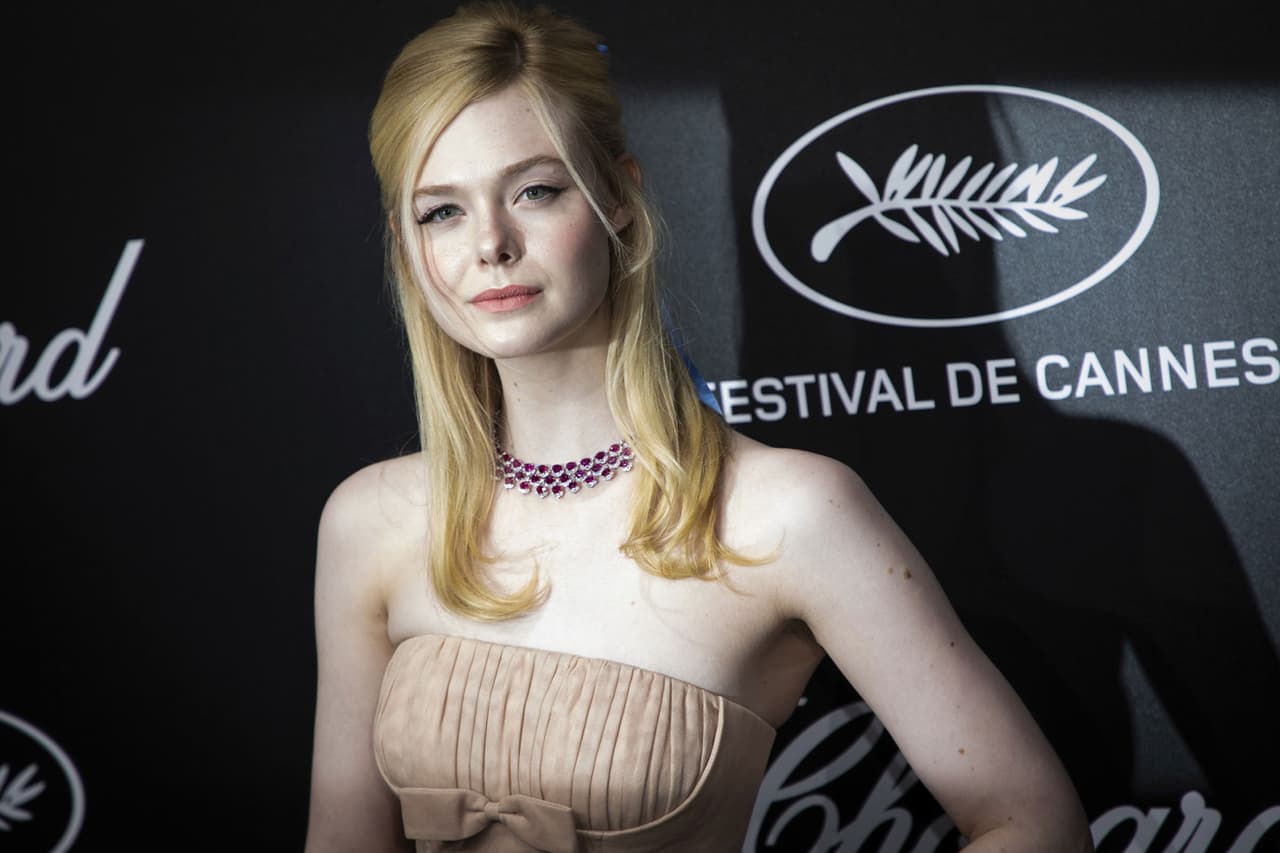 Elle Fanning se desmayó en el festival de cine de Cannes el lunes 20 de mayo por la noche.