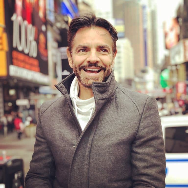 En el metro de Nueva York, Eugenio retó a Alessandra a cantar en el vagón con una banda de norteños que se subió a tocar.