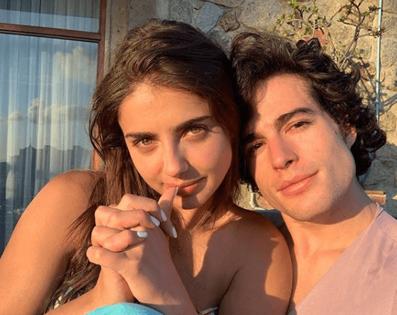 Otra pareja que se formó gracias a haberse conocido a profundidad en una telenovela es la de Danilo Carrera y Michelle Renaud. Sin embargo, aunque trabajaron juntos en 'Hijas de la Luna' (2018), fue hasta julio de 2019 que revelaron que acababan de comenzar una relación amorosa.