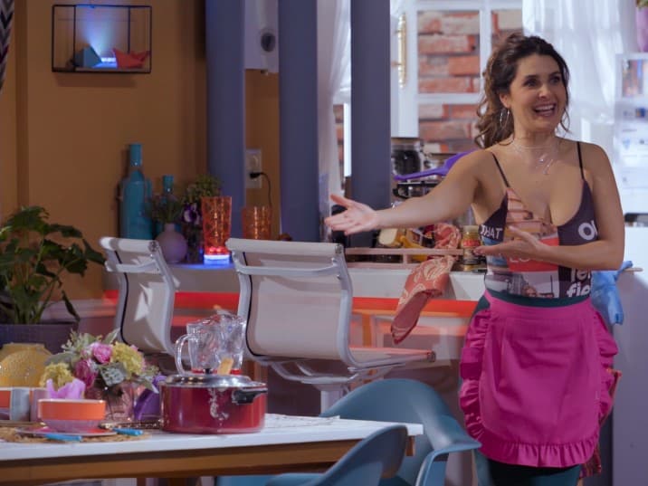 Silvita intentó cocinar para Luis, quien ahora vive con ella en su departamento, pues el suyo está ocupado por los López Pérez.