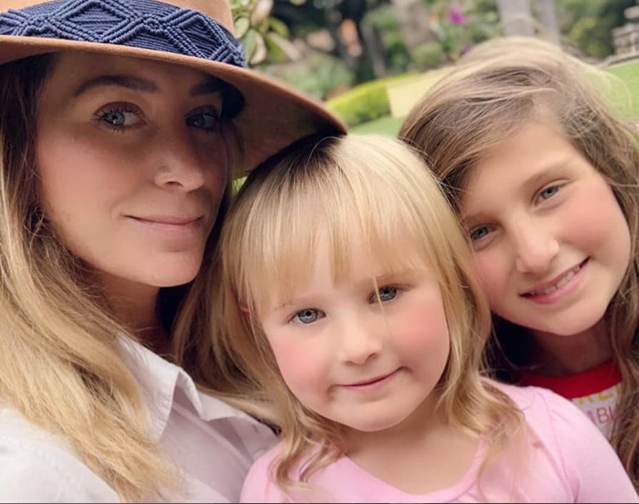 Con el paso del tiempo, sus seguidores en redes sociales han destacado el gran parecido de la niña con Geraldine Bazán, quienes en múltiples ocasiones comparten diversas fotos en familia.