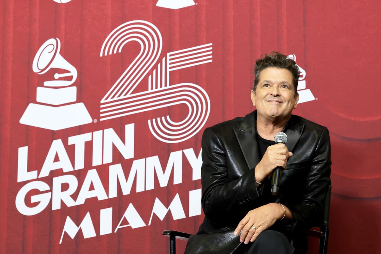 Carlos Vives es galardonado como “Persona del Año” en los Latin Grammys 2024