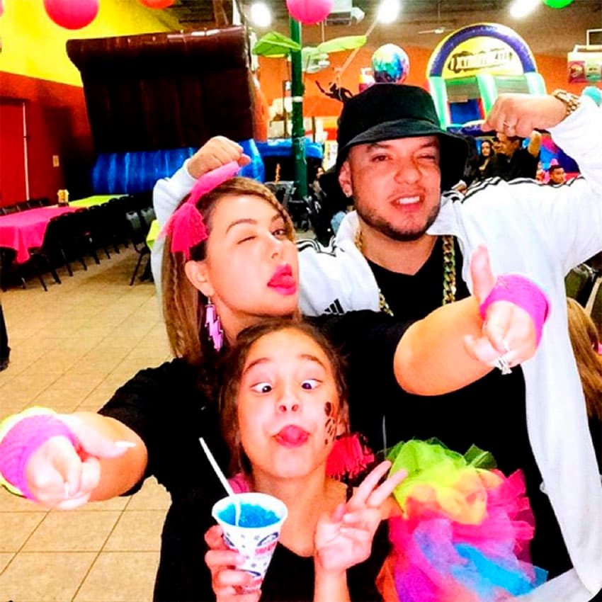 Chiquis siempre ha presumido la buena relación que tiene con Victoria, aunque no comparte muchos momentos en redes a su lado. En agosto de 2019, la hija de Jenni Rivera presumió una imagen nunca antes vista de su boda en compañía de la niña y sus sobrinas.