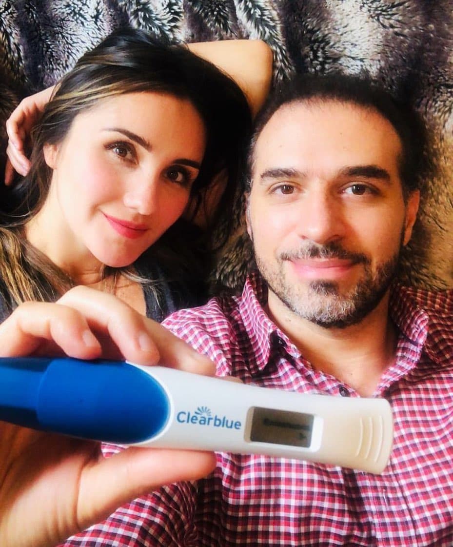 El pasado 8 de junio, Dulce María anunció que está en espera de su primer hijo. “En medio de tanto caos e incertidumbre en el mundo, Paco (Álvarez, su esposo) y yo queremos compartirles una noticia que nos llena de amor, felicidad y gratitud. El milagro de la vida siempre encuentra la forma de manifestarse. Sí, ahora sí estoy embarazada! Vamos a ser papás!”, expresó.