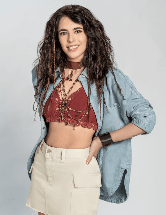 'Cecilia' (Arantza Ruiz) es la mejor amiga de 'Paula'. Es una mujer feminista, de convicciones claras y muy sensible. Es músico, con un don especial; además de cantar muy bien, tiene la capacidad de tocar varios instrumentos y los aprende de manera autodidacta. Comparte con 'Paula' el sueño de poner una escuela. Le es muy importante la justicia social. Le cuesta trabajo mudarse a Morelia, pero 'Paula' la convence de que ahí tendrá la oportunidad de tener una mejor calidad de vida y será mucho más fácil llevar a cabo su sueño.
