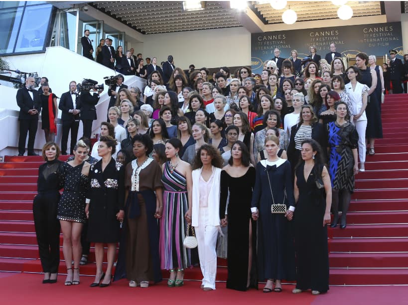 82 mujeres protestan en Cannes por la equidad de género.