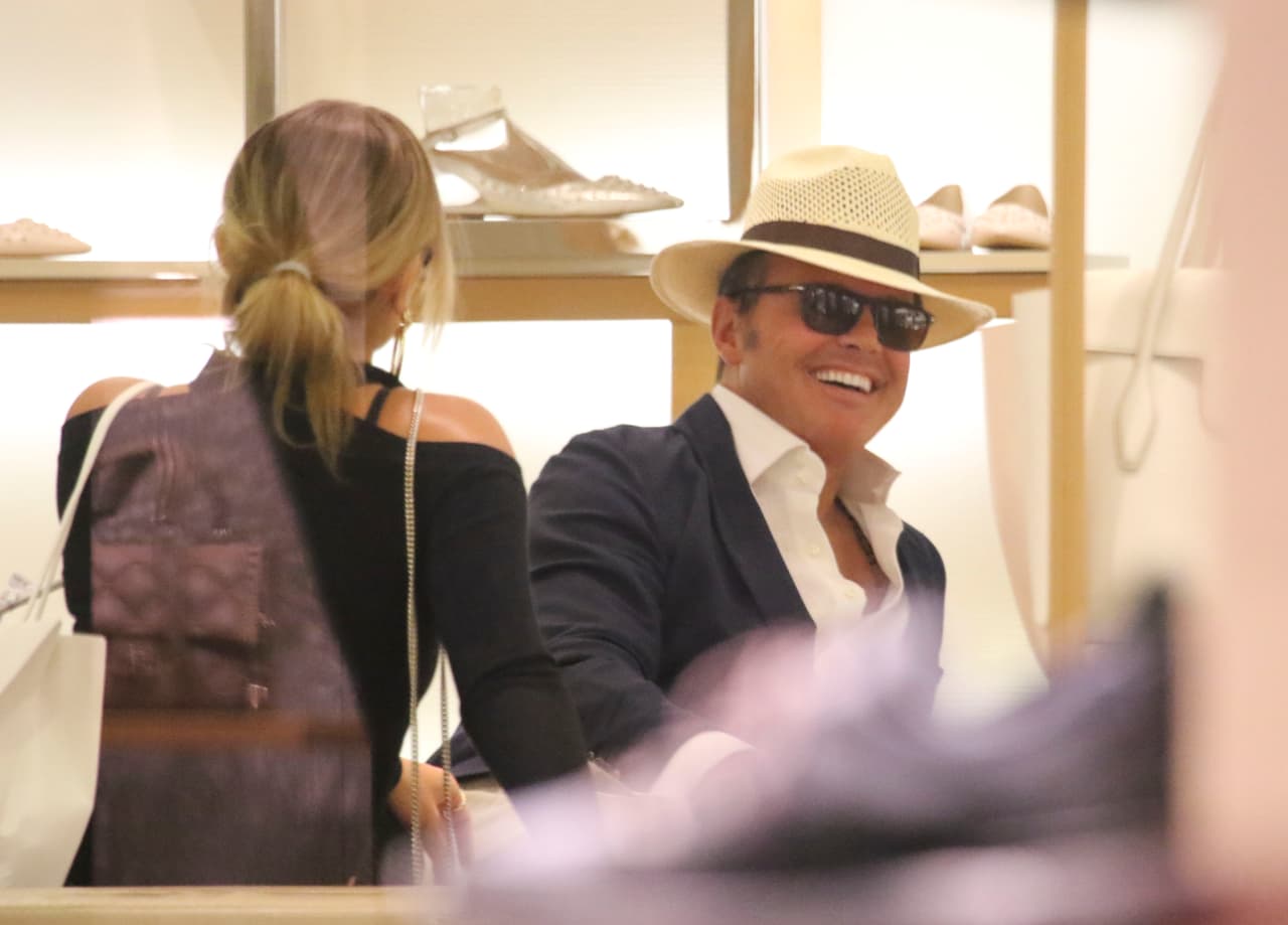 Luis Miguel de la mano con MollieGould en Miami