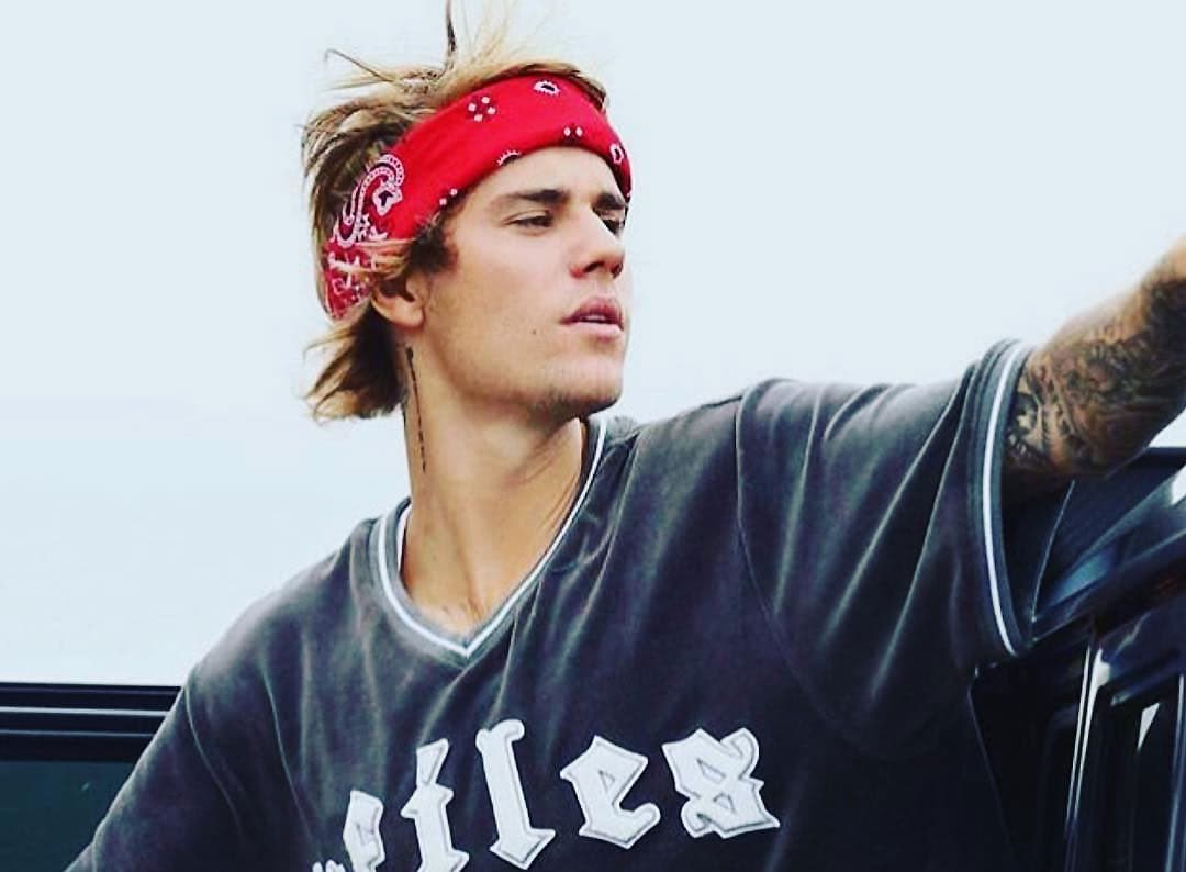 Justin Bieber rechaza violentamente a fan y lo destrozan en la web