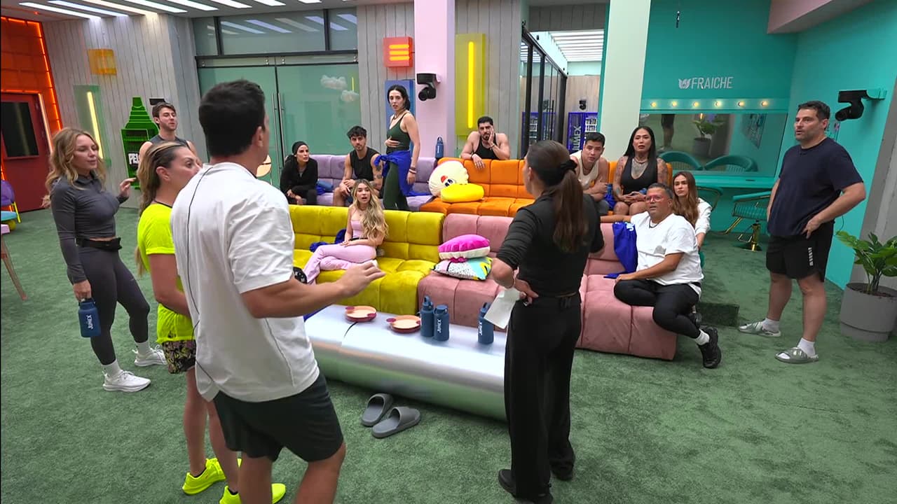 ¿Quién fue al baño y no le jaló? Cynthia Klitbo pone en cintura a los habitantes