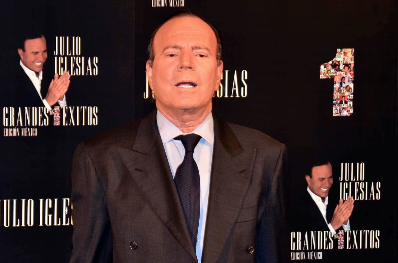 Reviven videos de Julio Iglesias besando a famosas artistas como Thalía y Verónica Castro; así fueron los incómodos momentos