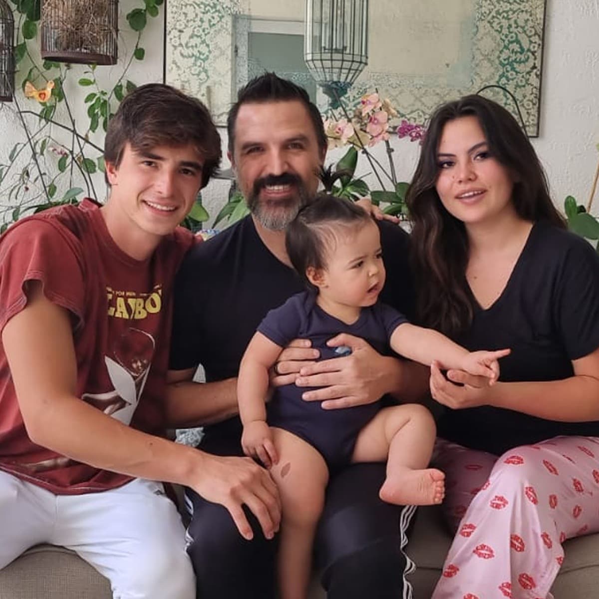 Claudia Álvarez se casó con Billy Rovzar, quien ya tenía dos hijos, pese a eso, la actriz ha destacado el gran amor que tiene por Max y Alexandra.