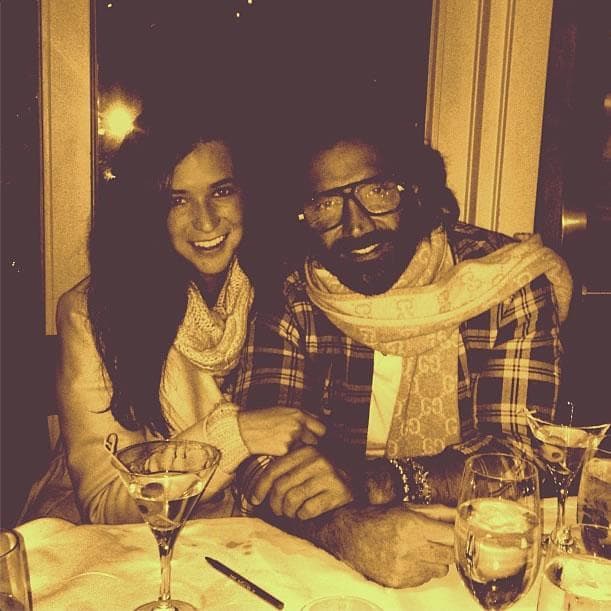 Alejandro Fernández mantuvo una relación con la blogger Karla Laveaga, con quien fue visto a finales del 2017, sin embargo, no han publicado más fotografías juntos desde ese entonces.