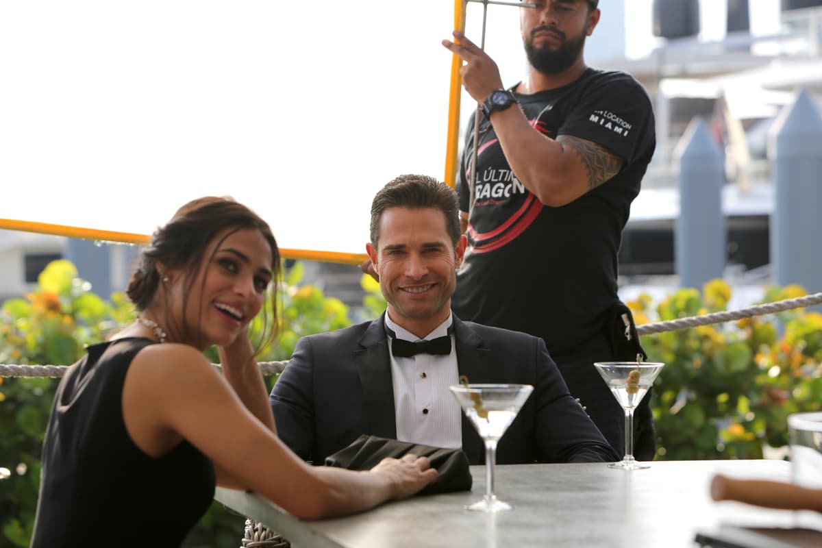 Renata Notni y Sebastián Rulli regresan a la pantalla chica con ‘El dragón’, una producción de Televisa, W studios y Lemon Studios.