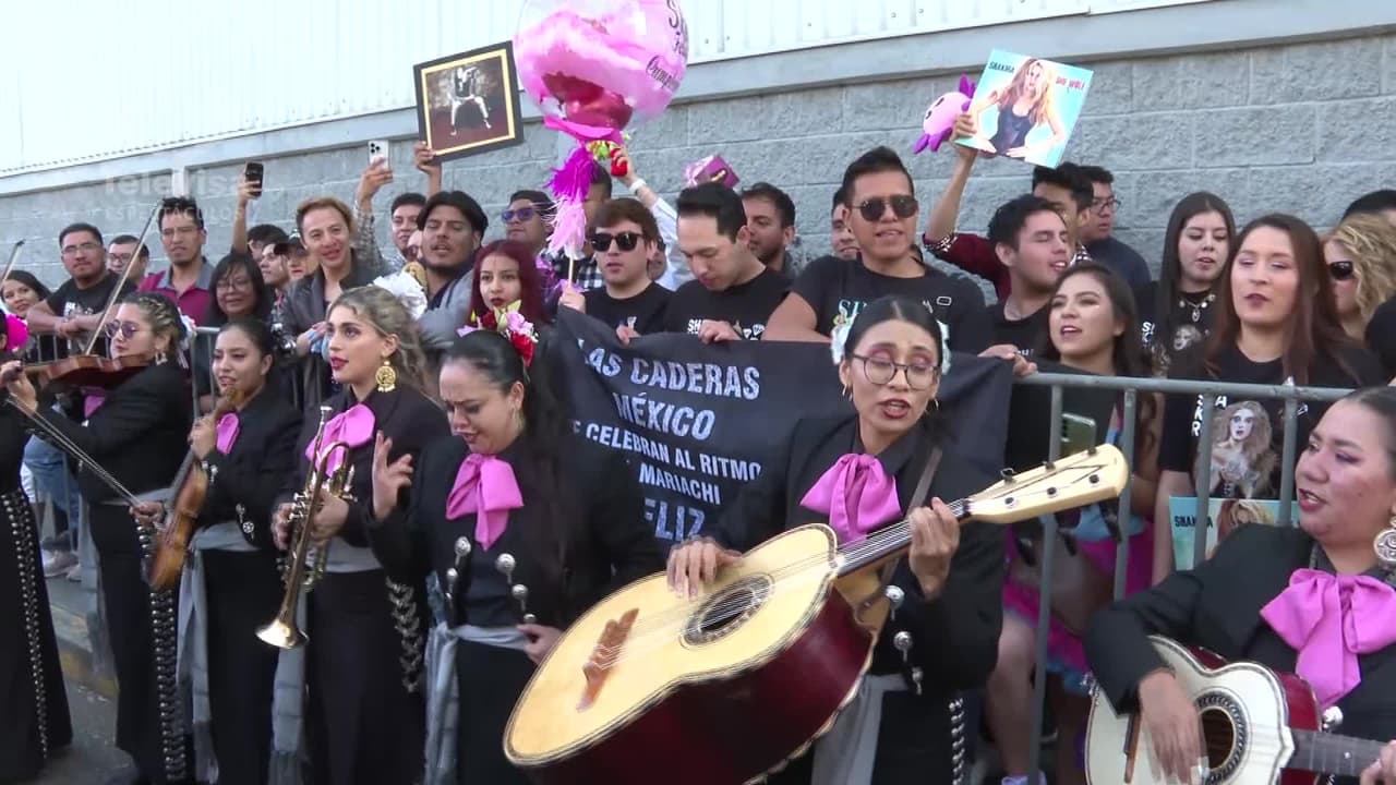 Fans llevan serenata a Shakira por su cumpleaños, pero ella ¿los deja plantados?